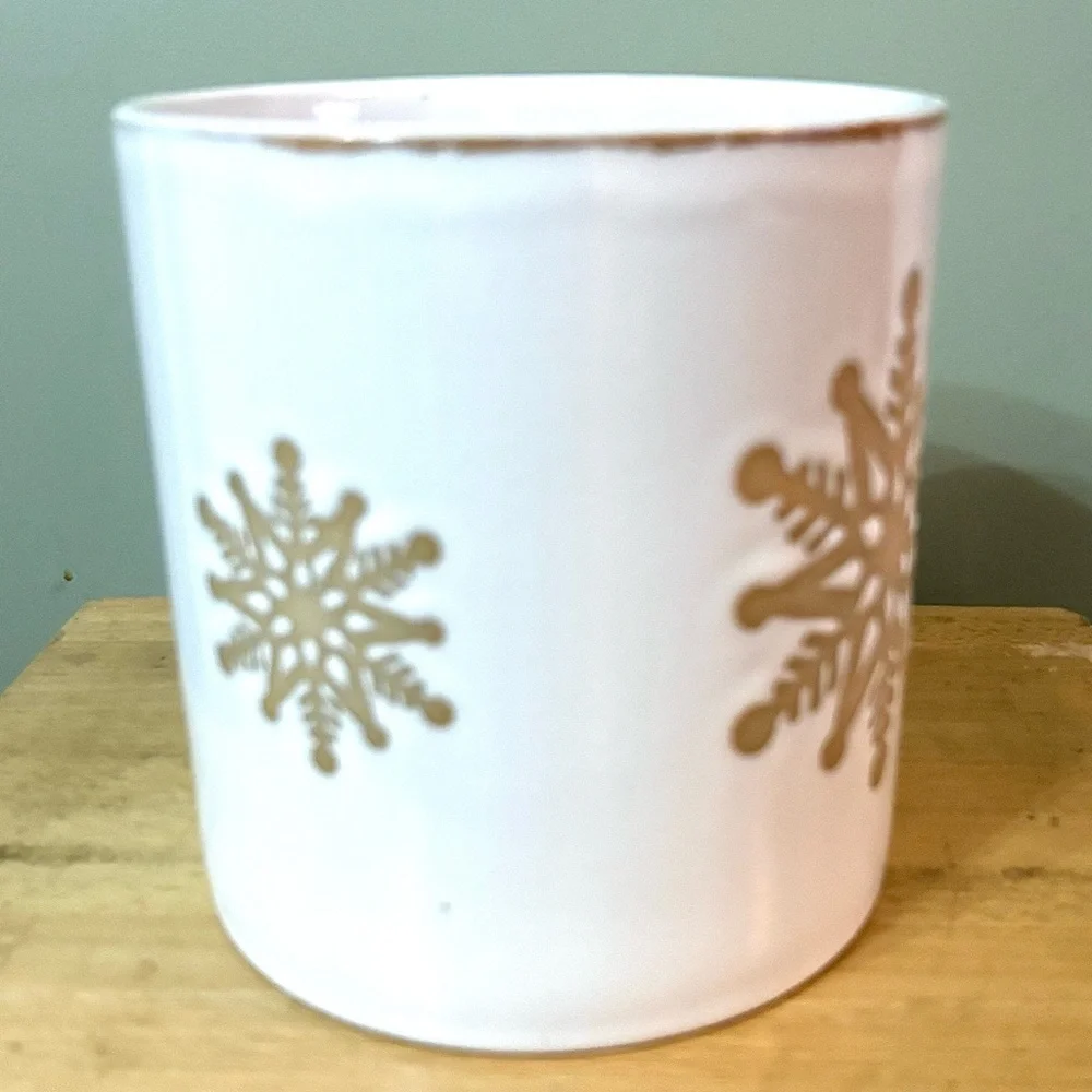 Winter Snowflake White Glazed Terracotta Vase/ Canister/ Flowerpot, 6 in Tall